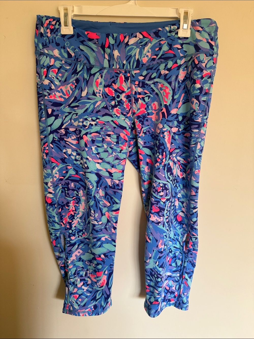 Lilly Pulitzer Blue Floral Capri Leggings with Pink & Teal Accents